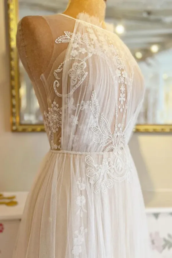 A Line Delicated Lace Tulle Wedding Dresses See Through Halter Neck Bridal Dress KPW0733